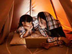 MIMO – Homepage (1) a mother and daughter enjoying a MIMO movie night in a blanket fort